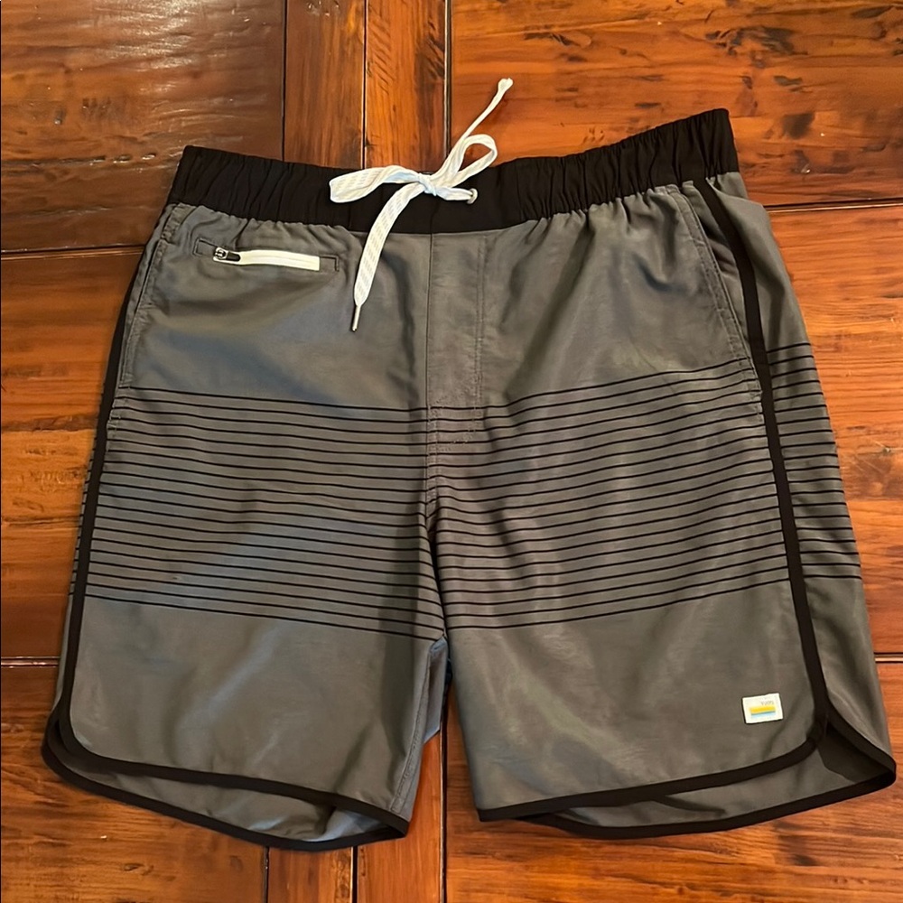 Vuori Men’s Medium Gray Striped Shorts